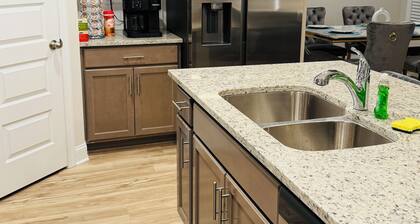 Lovely 3-bedroom house in Decatur with WiFi and AC