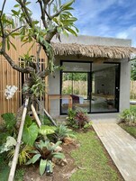 Deluxe-værelse - 1 kingsize-seng - udsigt til have | Terrasse/gårdhave