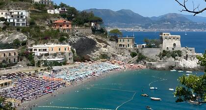 Holiday Home 'Mare E Limoni' with Sea View, Wi-Fi and Air Conditioning