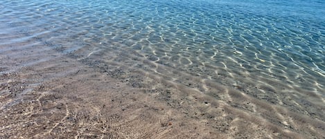 Una spiaggia nelle vicinanze