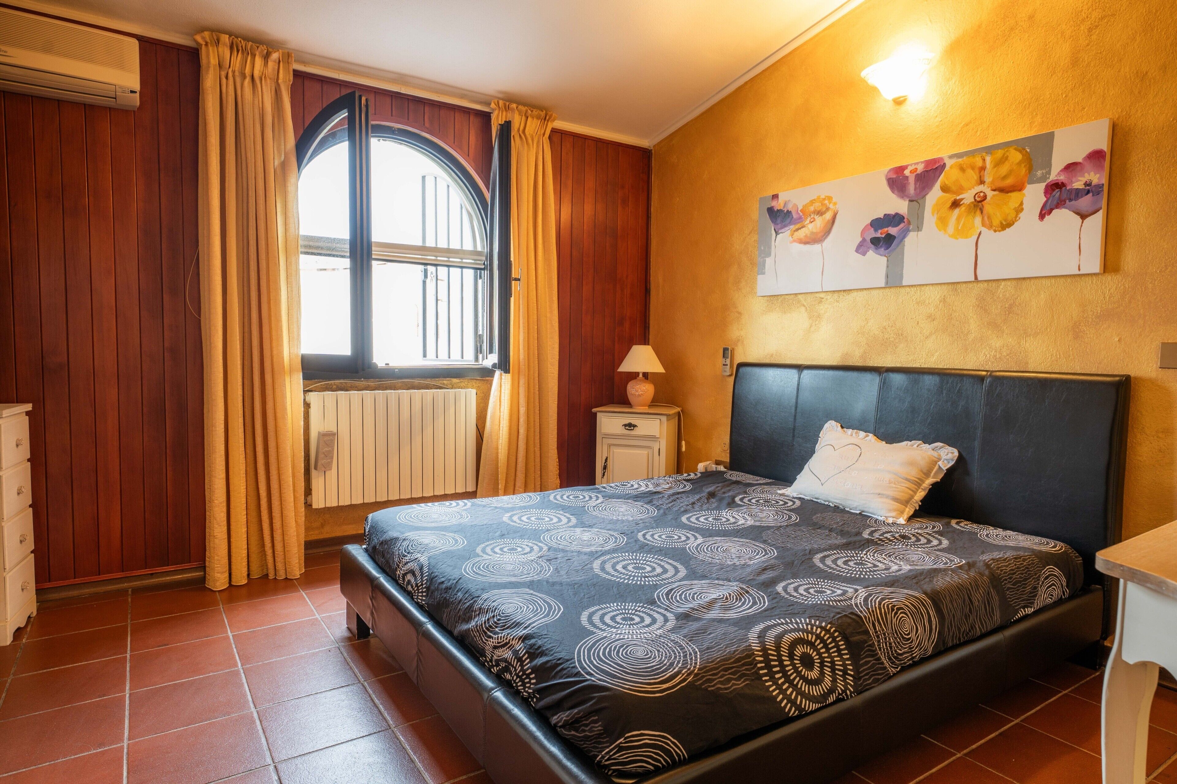 3 bedrooms, free WiFi, bed sheets