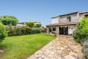 Exterior - Holiday Home 'Stella' with Private Terrace, Private Garden and Wi-Fi (Quartu Sant'Elena)