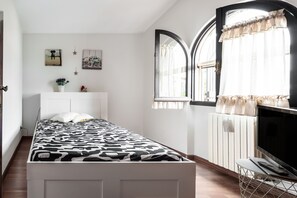 3 bedrooms, free WiFi, bed sheets - Holiday Home 'Stella' with Private Terrace, Private Garden and Wi-Fi (Quartu Sant'Elena)