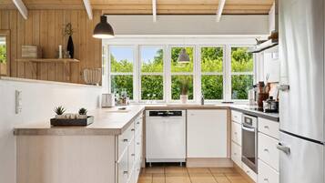 Réfrigérateur, micro-ondes, four, lave-vaisselle