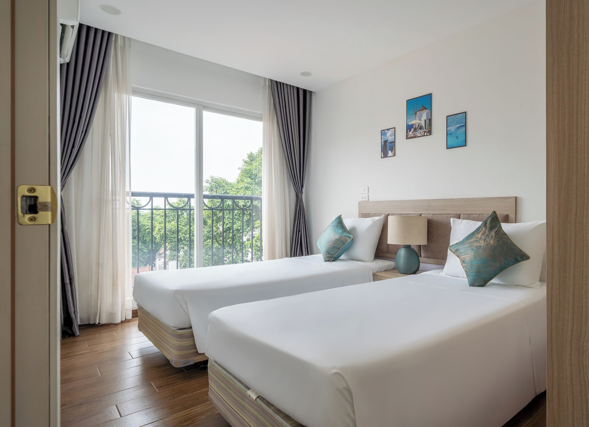 Deluxe Room, Balcony, City View | Premium bedding, minibar, desk, laptop workspace