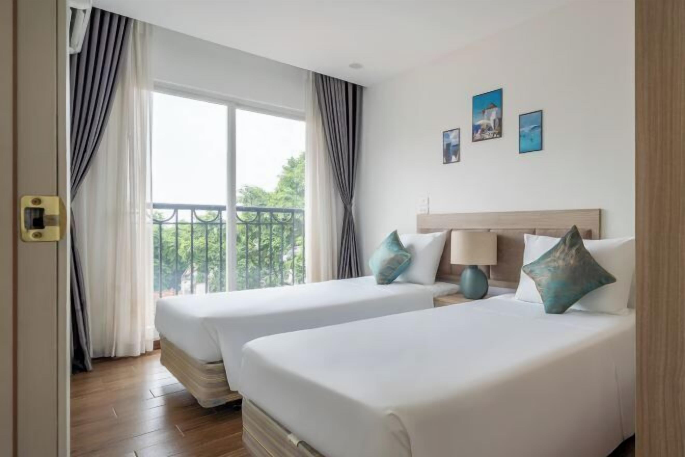 Premium bedding, minibar, desk, laptop workspace