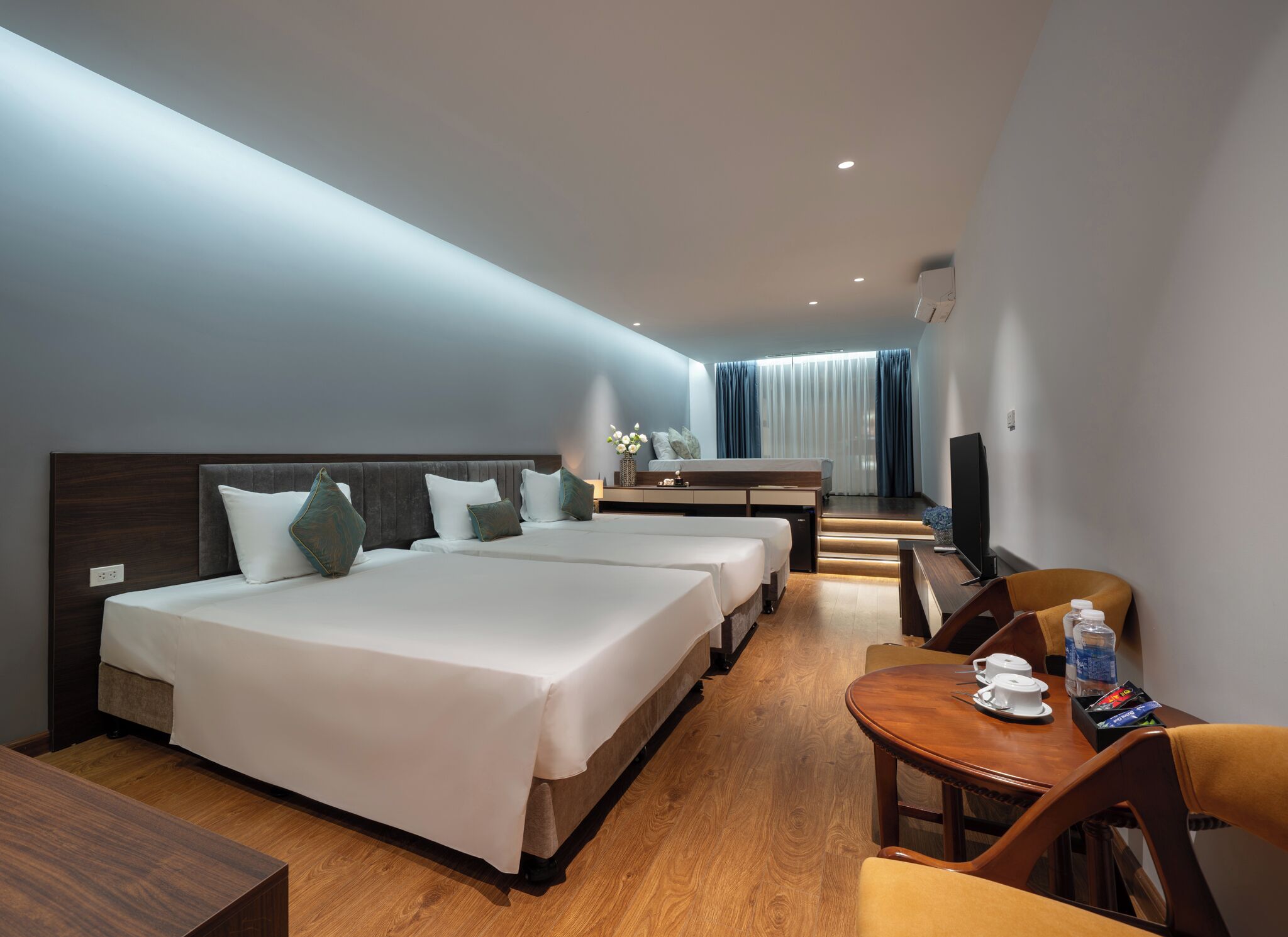 Chambre familiale, Plusieurs lits | Literie de qualité, minibar, bureau