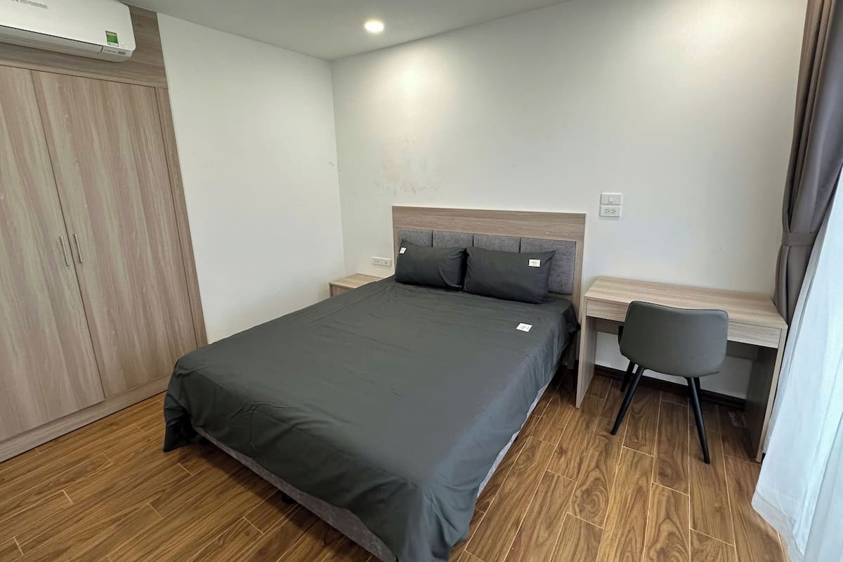 Deluxe Apartment, 2 Bedrooms, City View | 2 bedrooms, premium bedding, minibar, desk