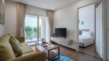 Ropa de cama de alta calidad, minibar, escritorio