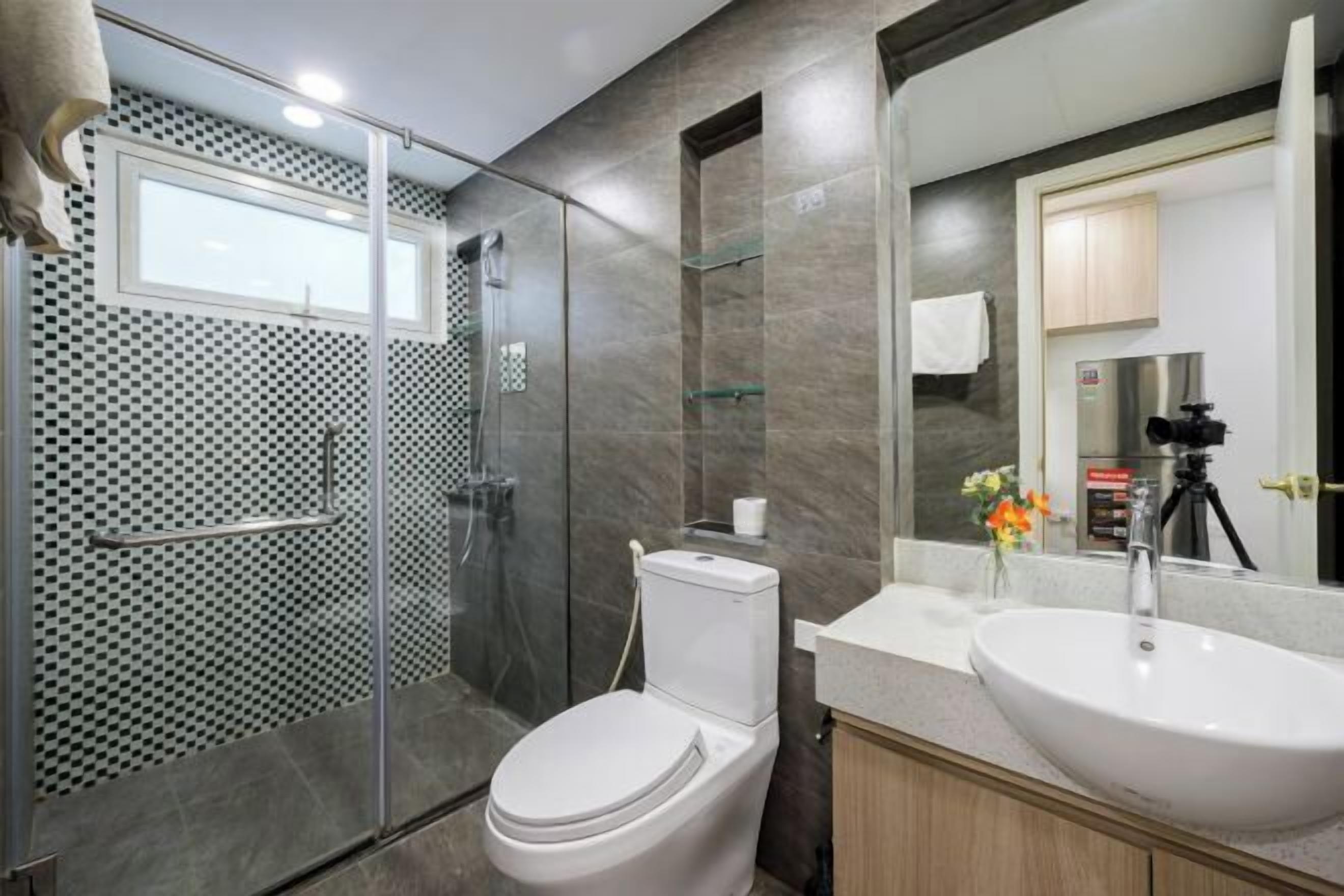 Bathroom | Shower, rainfall showerhead, free toiletries, hair dryer