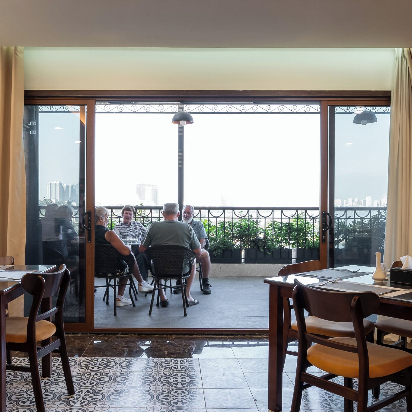 المنشأة من الداخل