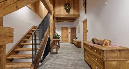 Vacation apartment "Tischlerhof Alm" with balcony and mountain view
