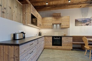 Mikrowelle, Herdplatte, Geschirrspüler