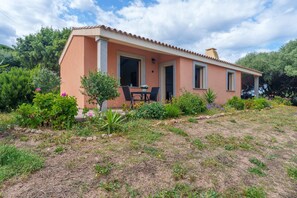Exterior - Apartment 'Stella Marina Piscina E Vista Mare' with Sea View, Wi-Fi and Air Conditioning (Aglientu)