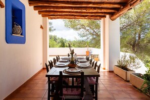 Outdoor dining