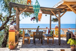 Outdoor dining - Studio Apartment 'With Sea View 1' with Sea View, Wi-Fi and Air Conditioning (Corfu)