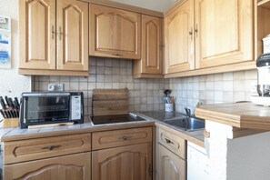 Réfrigérateur, four, plaque de cuisson, lave-vaisselle