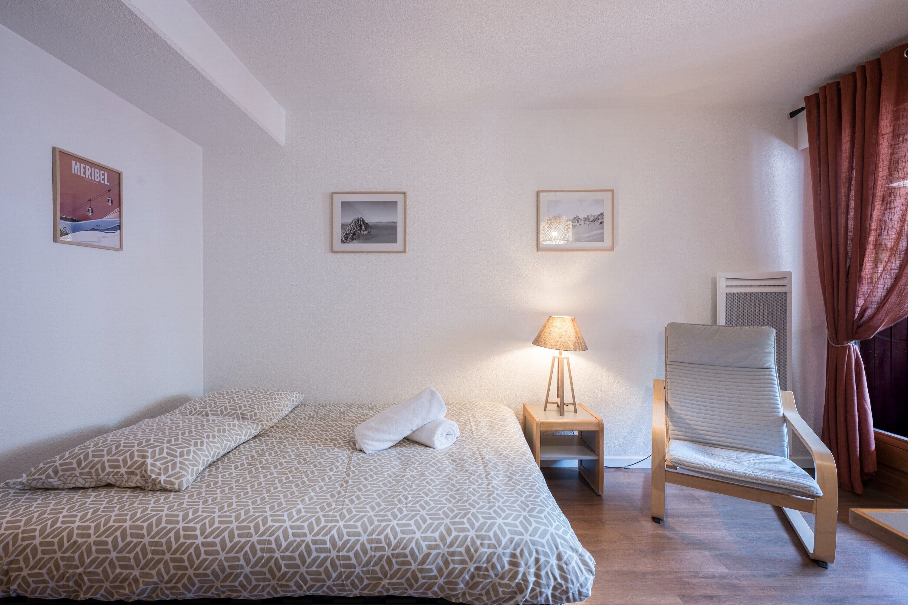 Fer et planche à repasser, Wi-Fi gratuit, draps fournis