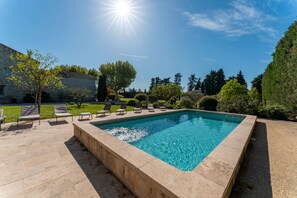 Pool - Guest House 'Mas De Charme' with Private Pool, Private Garden and Wi-Fi (Caumont-sur-Durance)