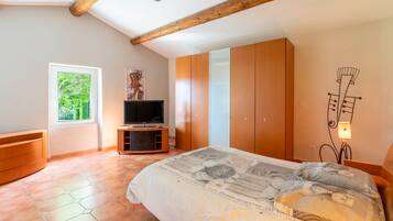 4 habitaciones, wifi gratis y ropa de cama