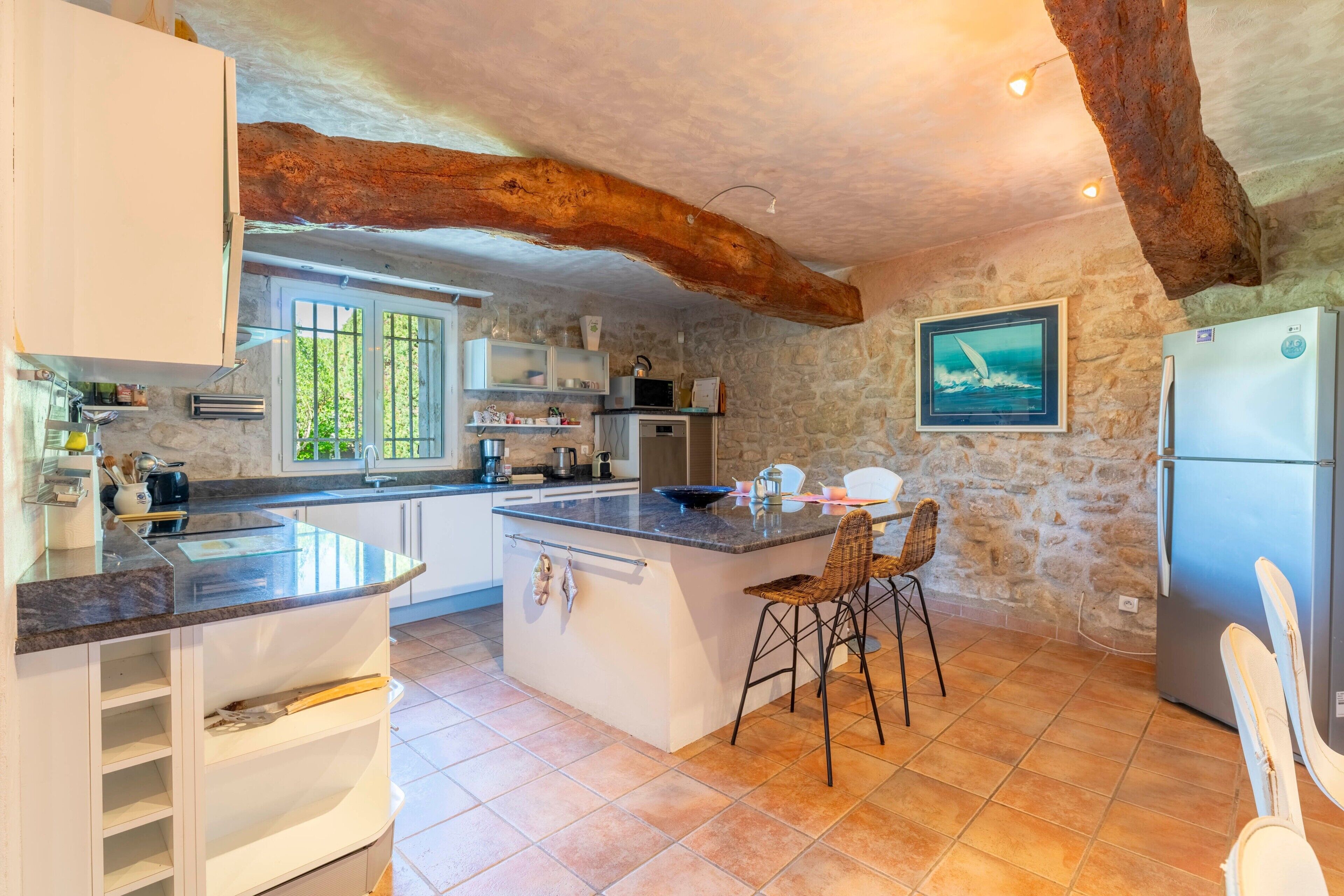 Kylskåp, mikrovågsugn, ugn och spishäll