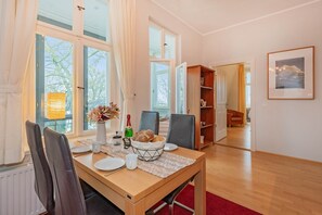 Dining - Vacation apartment Villa Schlossbauer 12 - Exclusive panoramic view of Heringsdorf (Heringsdorf (Seebad))