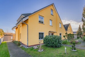 Exterior - Haus Sonnenidyll 05 - Centrally located ideal for arrival by train (Zinnowitz)