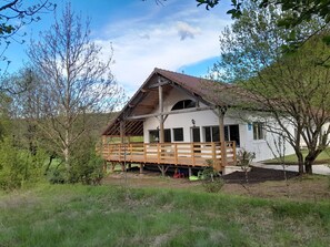 Exterior - Chalet "l'Escapade du Hérisson" Near Lac de Chalain and Cascades du Hérisson (Doucier)