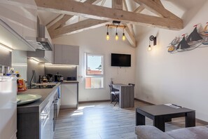 Frigorifero, forno, piano cottura, lavastoviglie