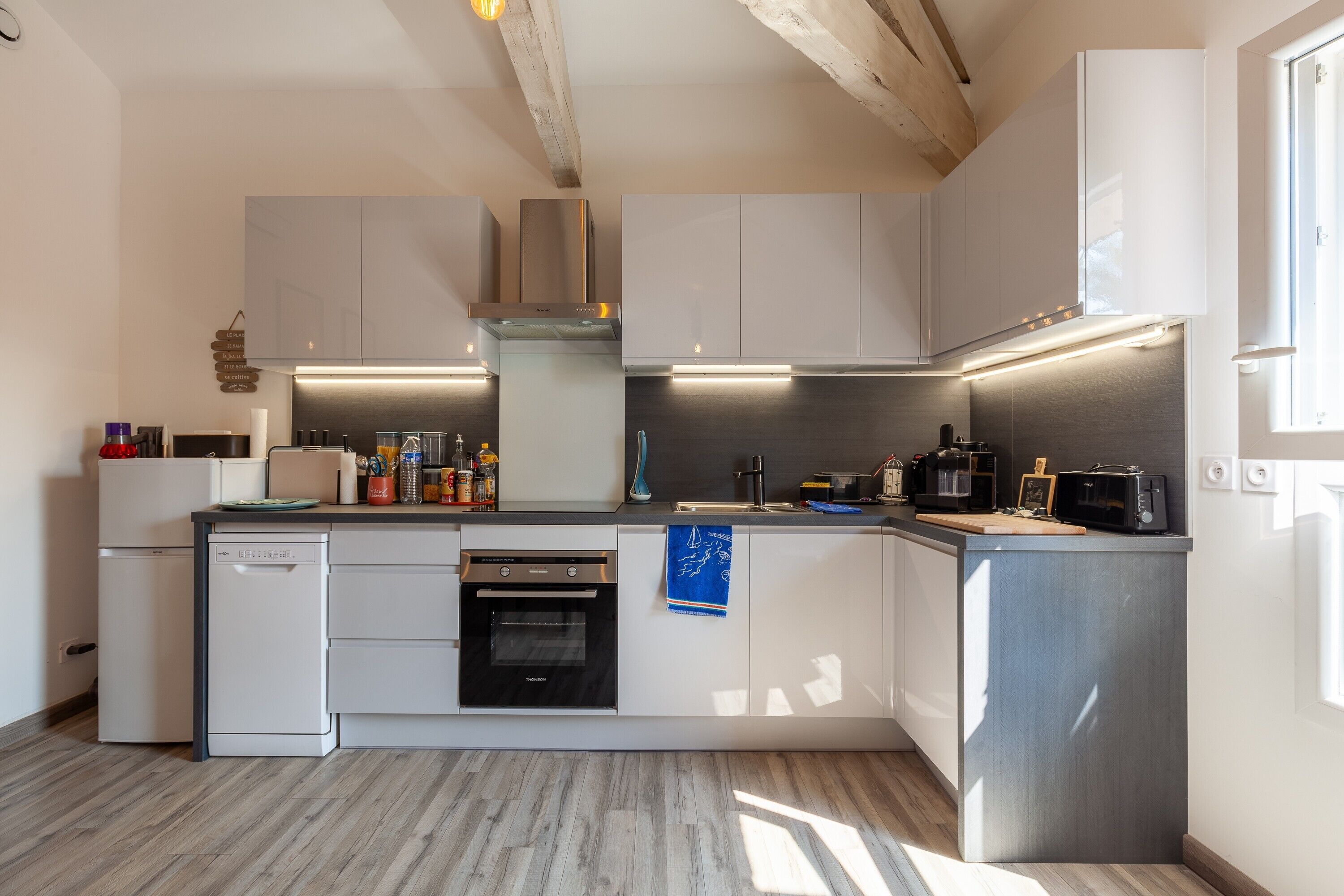 Fridge, oven, stovetop, dishwasher