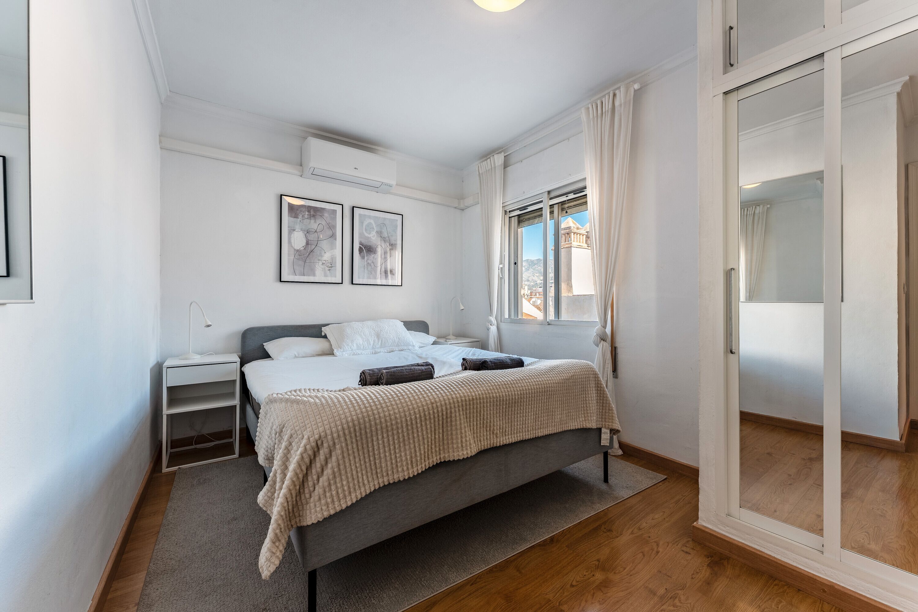 2 slaapkamers, een strijkplank/strijkijzer, gratis wifi, beddengoed