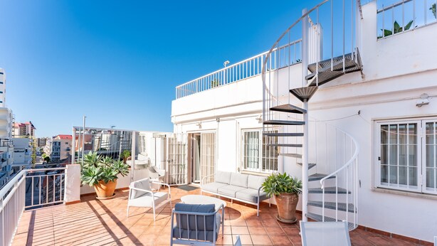 A rooftop terrace with outdoor seating, potted plants, and a spiral staircase. - Apartment 'Penthouse In Old Town' with Panoramic Sea and Mountain Views, Wi-Fi and Air Conditioning (Fuengirola)