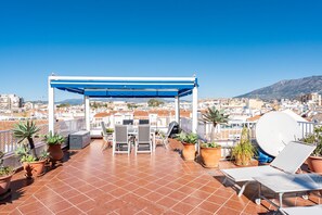 Outdoor dining - Apartment 'Penthouse In Old Town' with Sea View, Wi-Fi and Air Conditioning (Fuengirola)