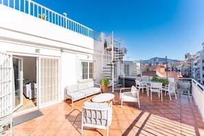Outdoor dining - Apartment 'Penthouse In Old Town' with Sea View, Wi-Fi and Air Conditioning (Fuengirola)