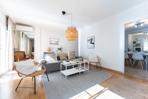 TV - Apartment 'Penthouse In Old Town' with Sea View, Wi-Fi and Air Conditioning (Fuengirola)