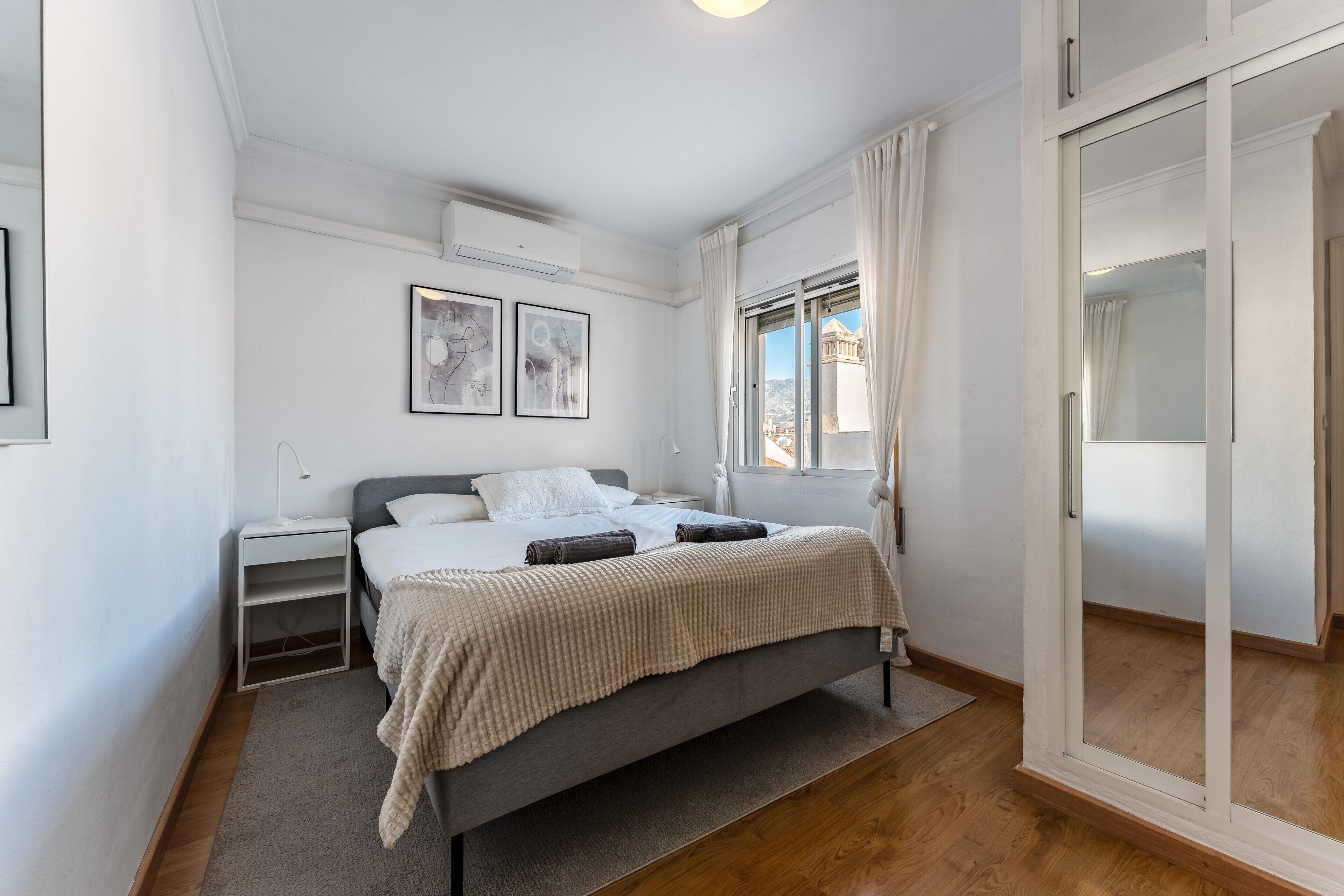 2 slaapkamers, een strijkplank/strijkijzer, gratis wifi, beddengoed