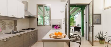 雪櫃、微波爐、爐具、洗碗機