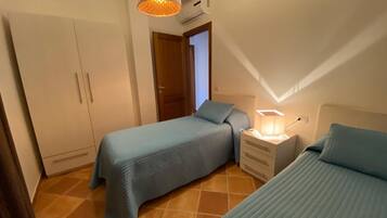 2 chambres, fer et planche à repasser, Wi-Fi gratuit, draps fournis