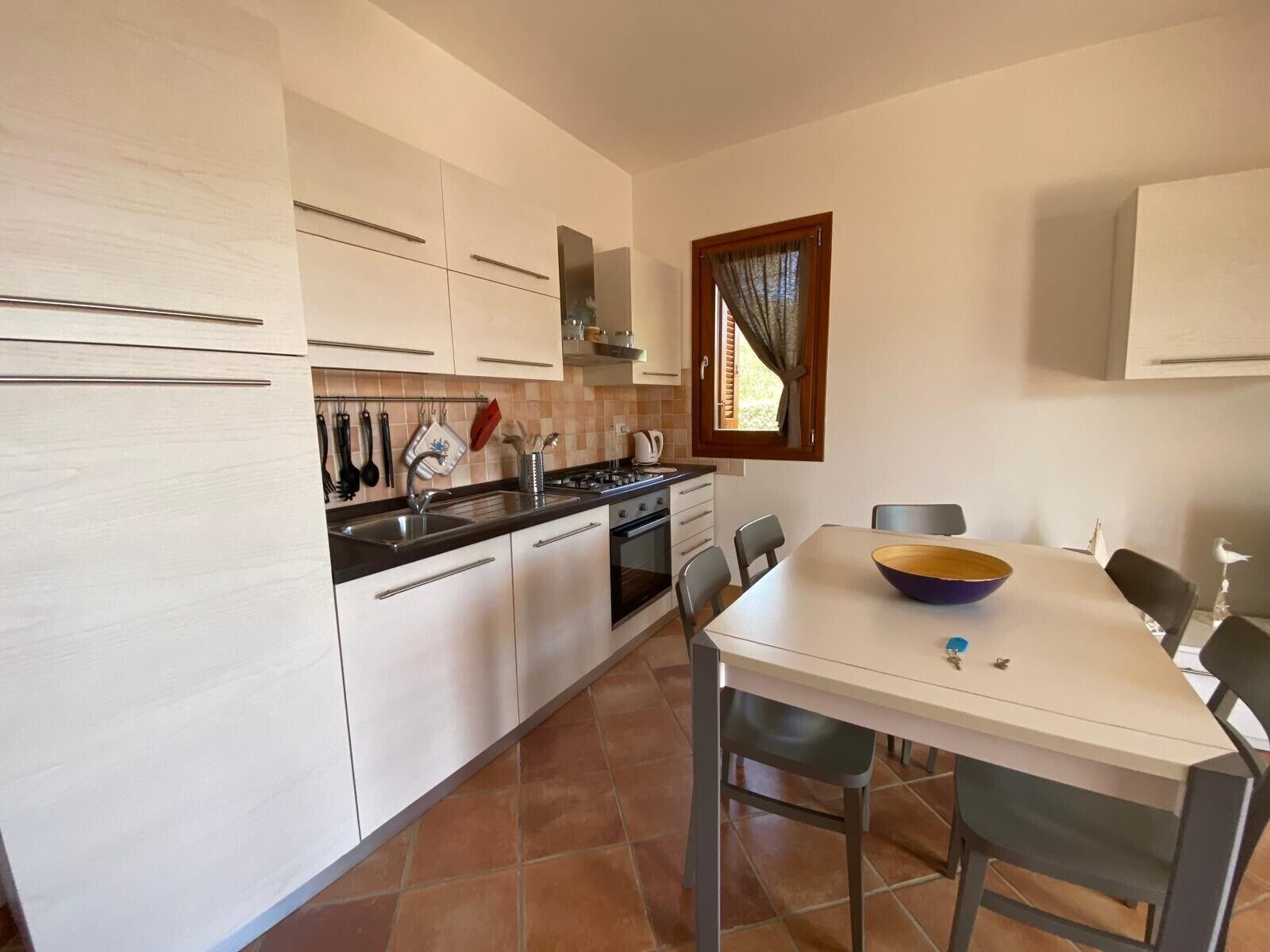 冰箱、微波炉、烤箱、炉灶