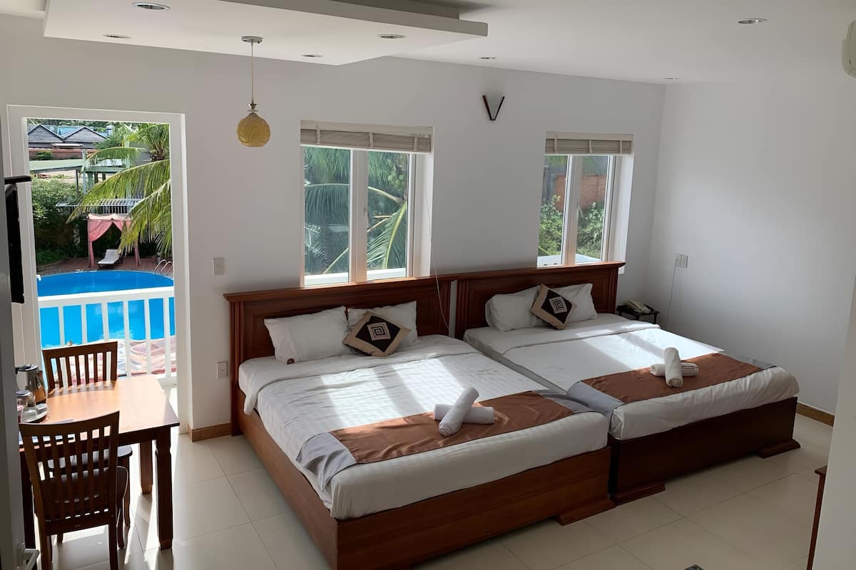 Free minibar items, desk, soundproofing, free WiFi