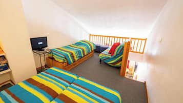 2 chambres, fer et planche Ă  repasser