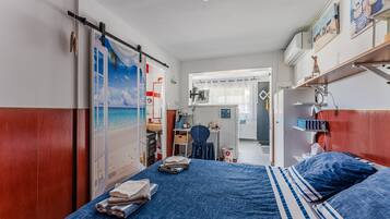 1 chambre, fer et planche à repasser, Wi-Fi gratuit, draps fournis