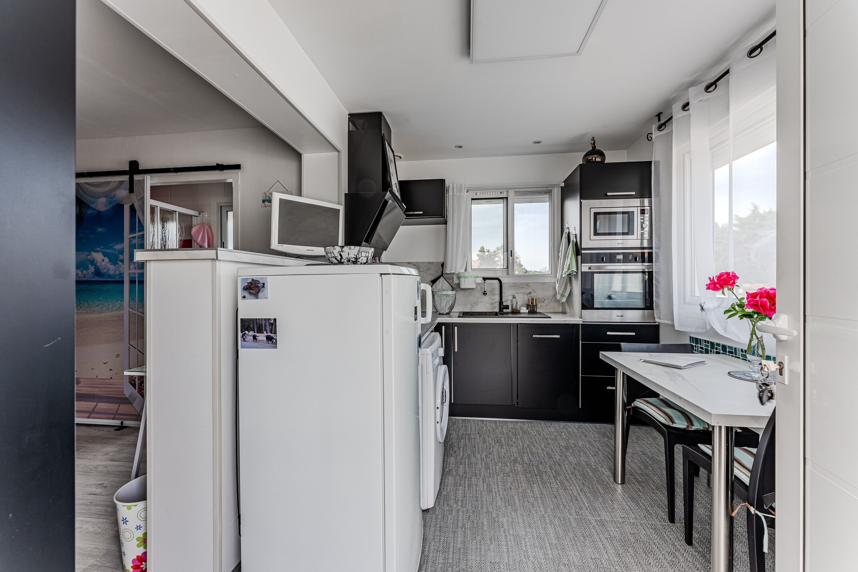 Kylskåp, mikrovågsugn, ugn och spishäll