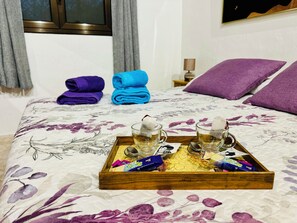 2 bedrooms, iron/ironing board, internet, bed sheets