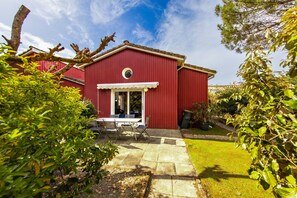 Exterior - Chalet 'De Droite' with Private Terrace and Private Garden (Hourtin)