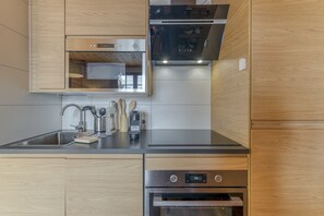 Réfrigérateur, four, plaque de cuisson, lave-vaisselle