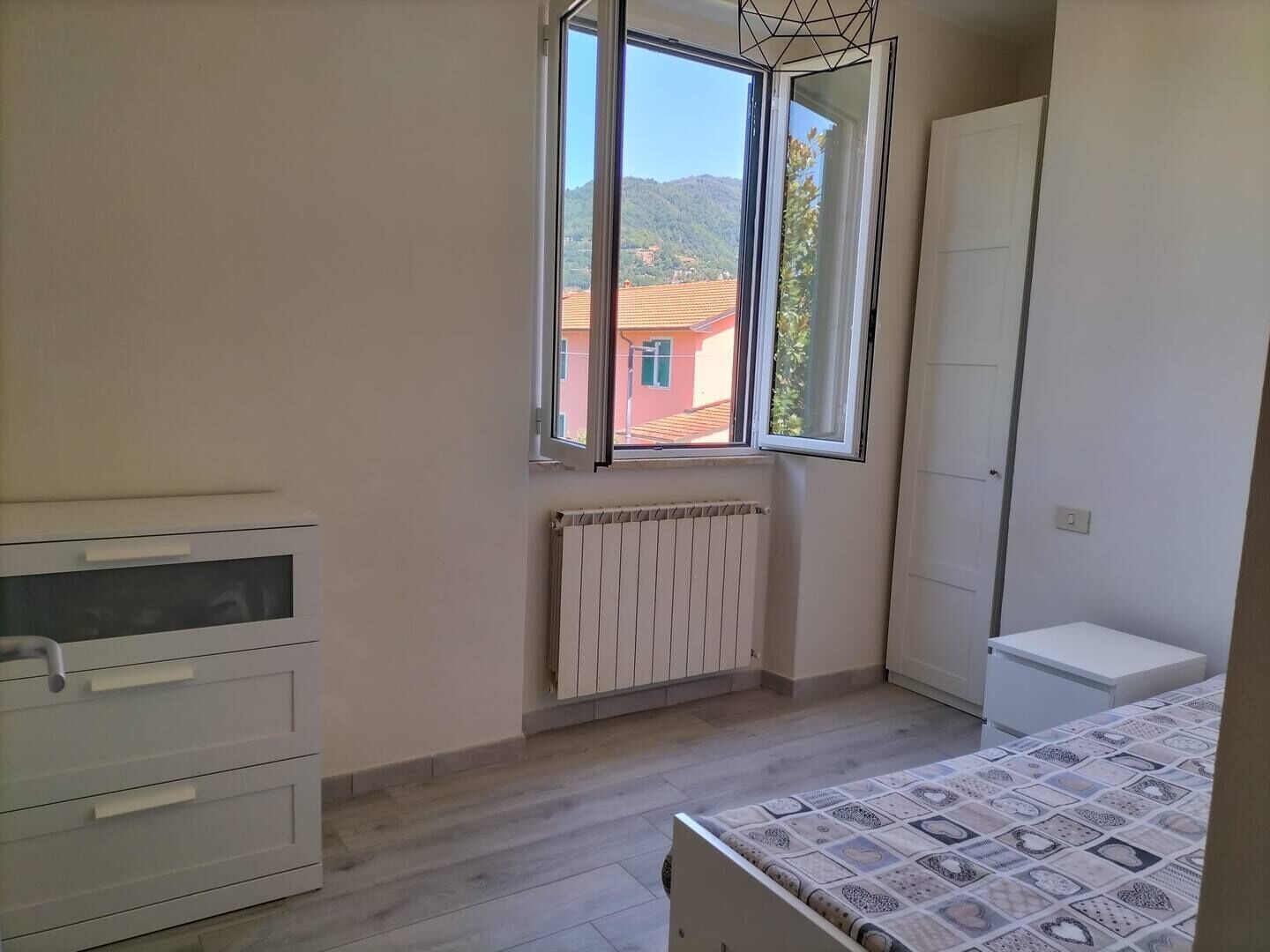 2 bedrooms, desk, iron/ironing board, travel crib