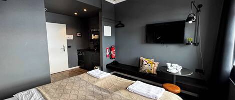 WiFi, bed sheets