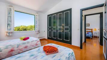 4 bedrooms, free WiFi, bed sheets