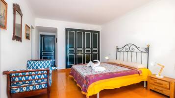 4 bedrooms, free WiFi, bed sheets